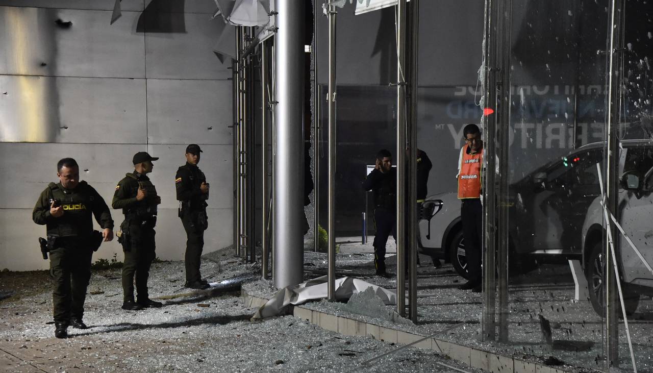 Atentado guerrillero deja 14 heridos en Colombia a días de la investidura presidencial