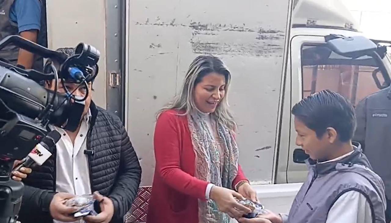 Tras cuatro meses de clases, la Alcaldía cruceña da inicio a la entrega del desayuno escolar