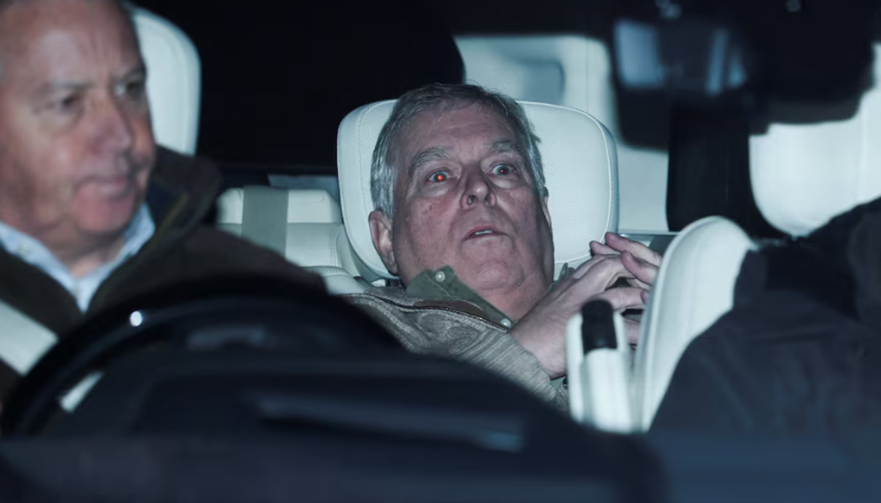 La Policía británica afirma que expríncipe Andrés fue puesto en libertad “bajo investigación”