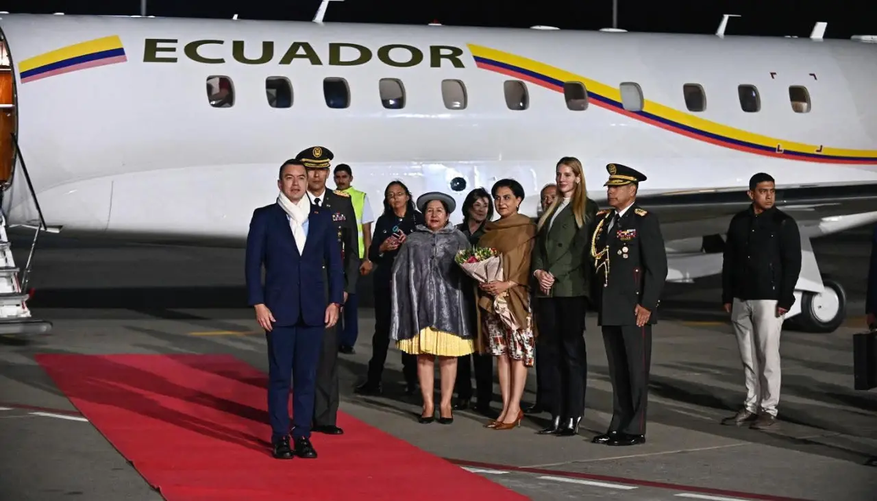 El presidente de Ecuador Daniel Noboa llega a La Paz para la investidura de Paz