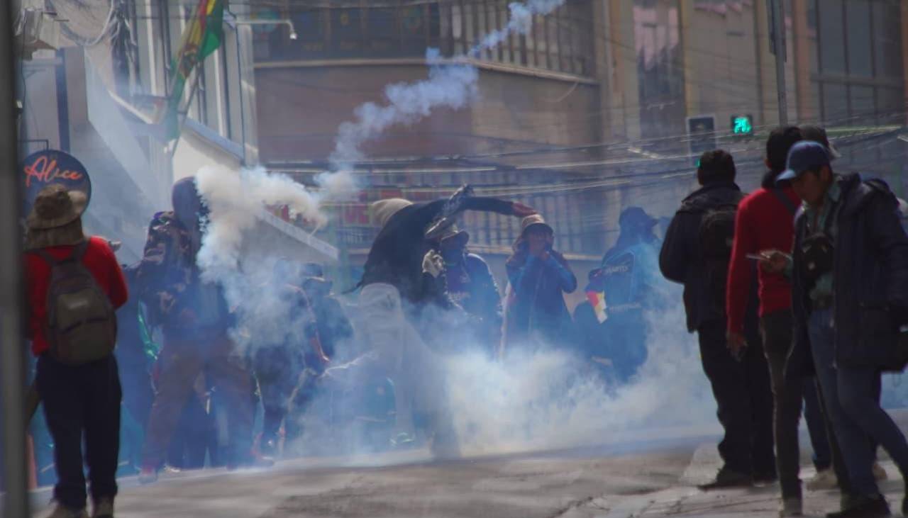 Plataformas ciudadanas marchan para exigir el cese a los bloqueos y la violencia en La Paz 