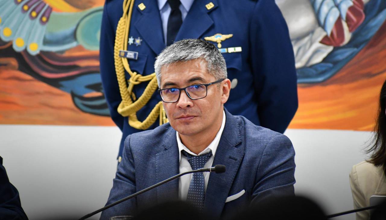 Ministro Espinoza ve “intentos de desestabilización” y de “generar incertidumbre” tras críticas de Tuto a los 100 días del gobierno de Paz