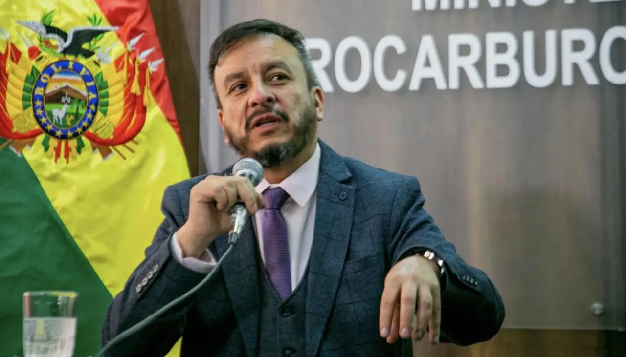 Ministro abre las puertas al diálogo con los transportistas para revisar la estructura de precios de los combustibles