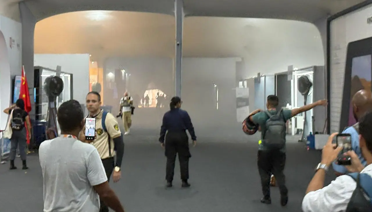 Incendio obliga a evacuar la COP30 en Brasil; Lara y la delegación boliviana “se encuentran a buen resguardo”