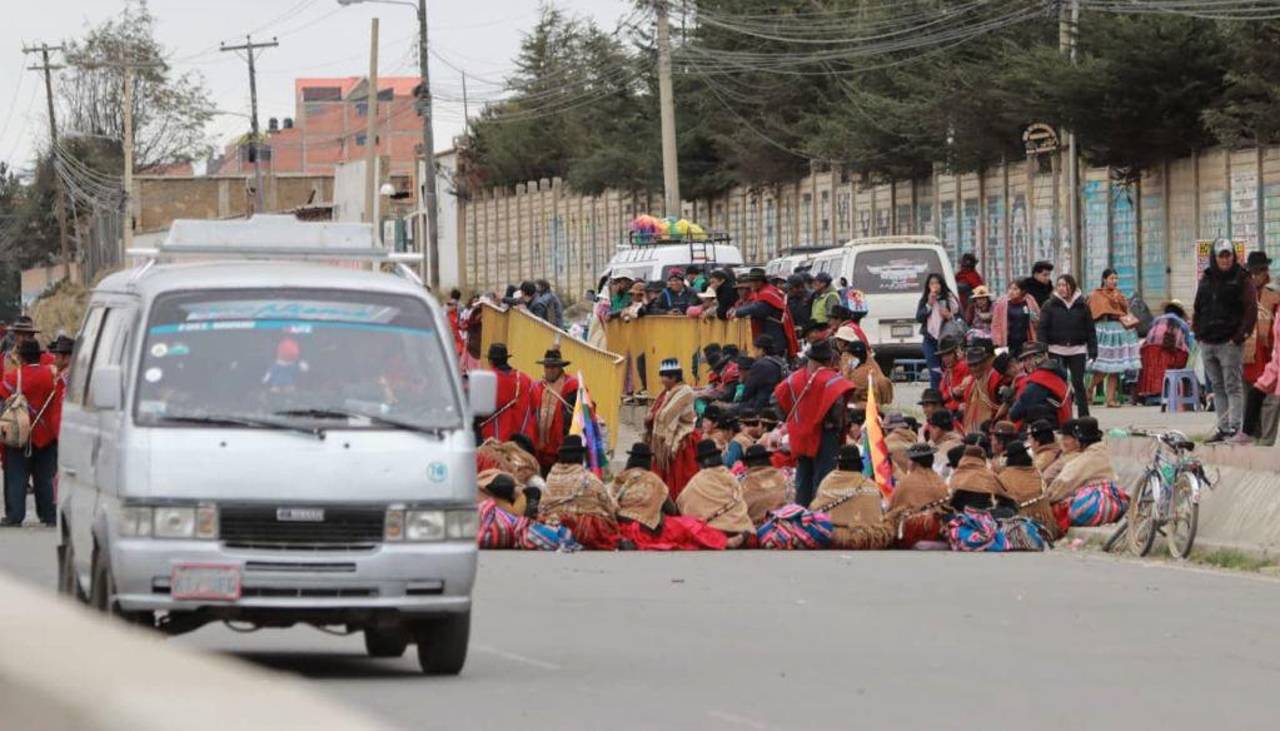 Alerta en La Paz y El Alto: 16 hospitales se quedan sin oxígeno por los bloqueos