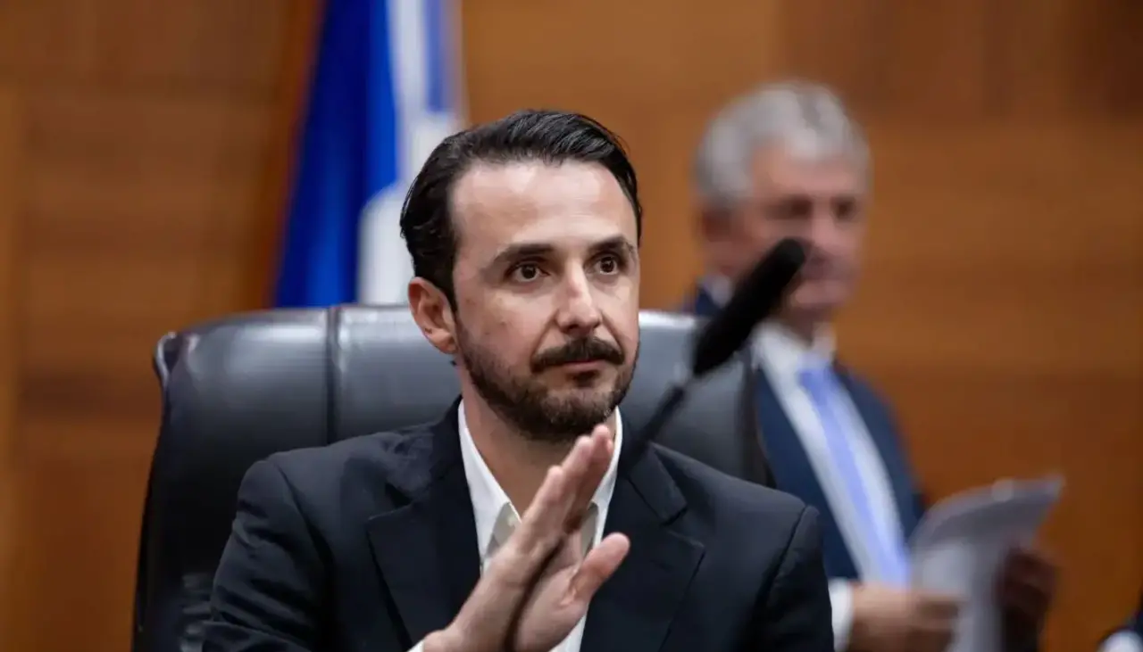 Velasco insta al Legislativo a aprobar el Estado de excepción y anuncia que la Gobernación cruceña coordinan el desbloqueo con los uniformados