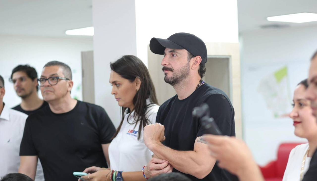 Santa Cruz: Velasco anuncia reducción de secretarías en la Gobernación y denuncia contrataciones de ‘último minuto’