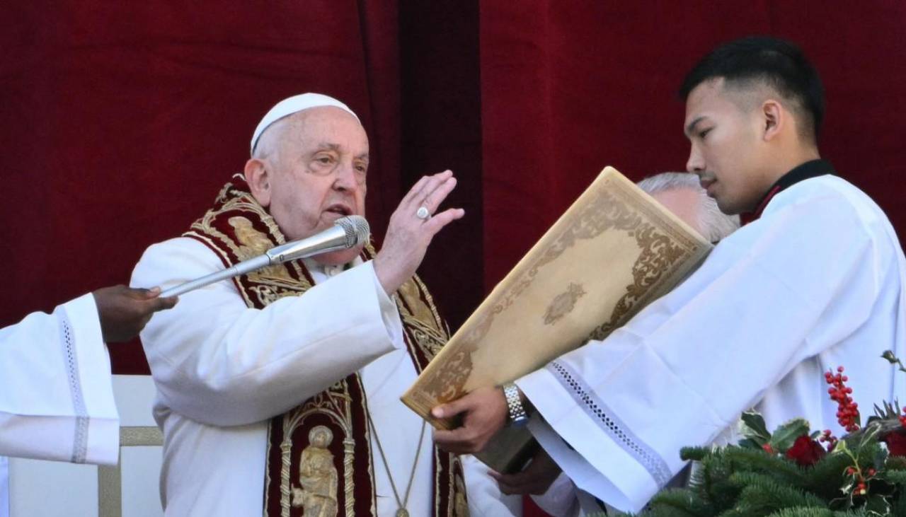 El papa pide en Navidad “superar las divisiones” en un mundo ensombrecido por los conflictos