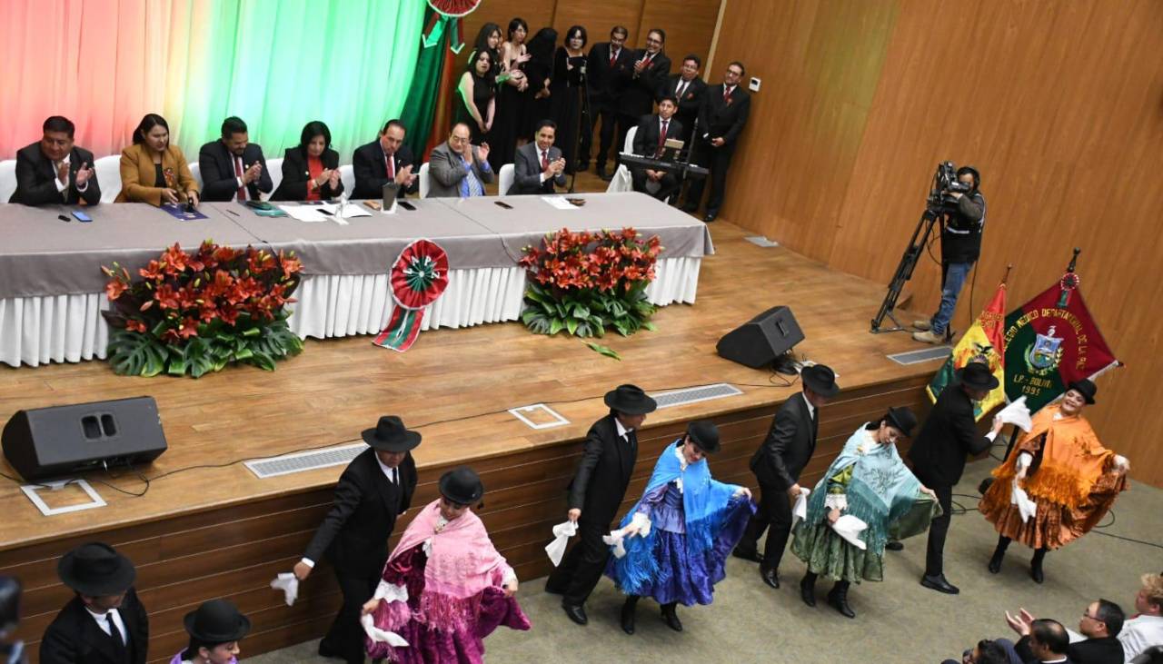 Brigada Parlamentaria de La Paz rinde homenaje a los 217 años de la gesta libertaria 