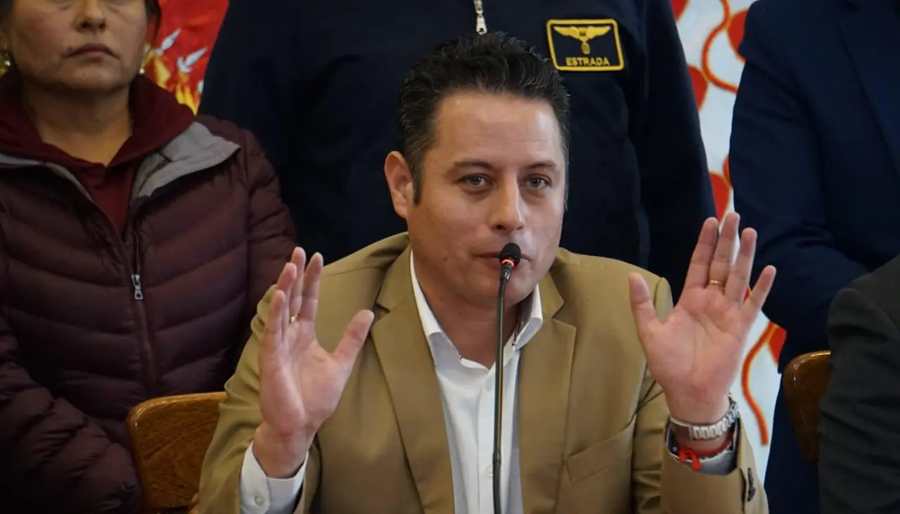 Lara felicita a policías por la aprehensión de Arce y dice que “los que robaron van a rendir cuentas en la Justicia”