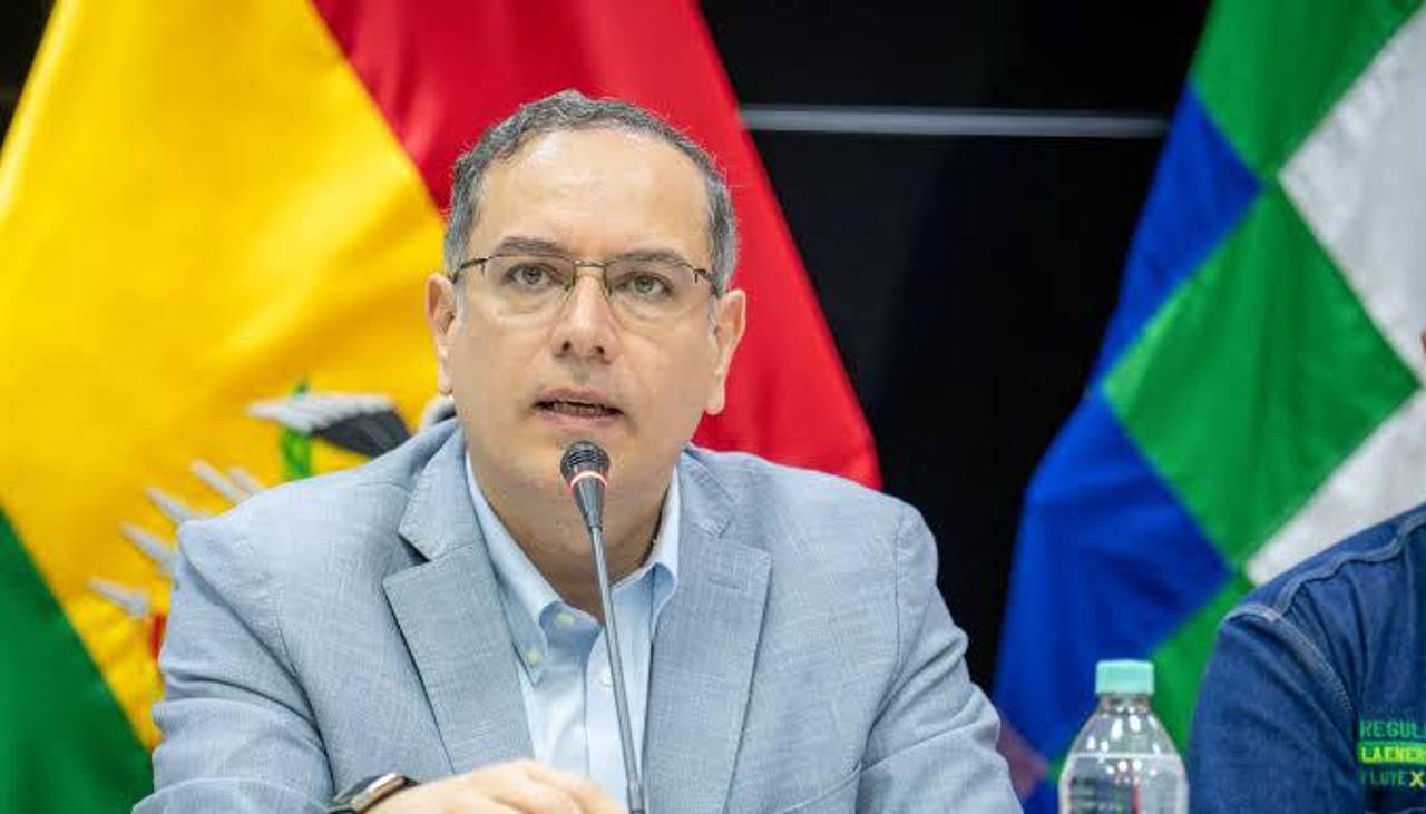 Caso ‘gasolina basura’: Lara pide la aprehensión del expresidente de YPFB Yussef Akly