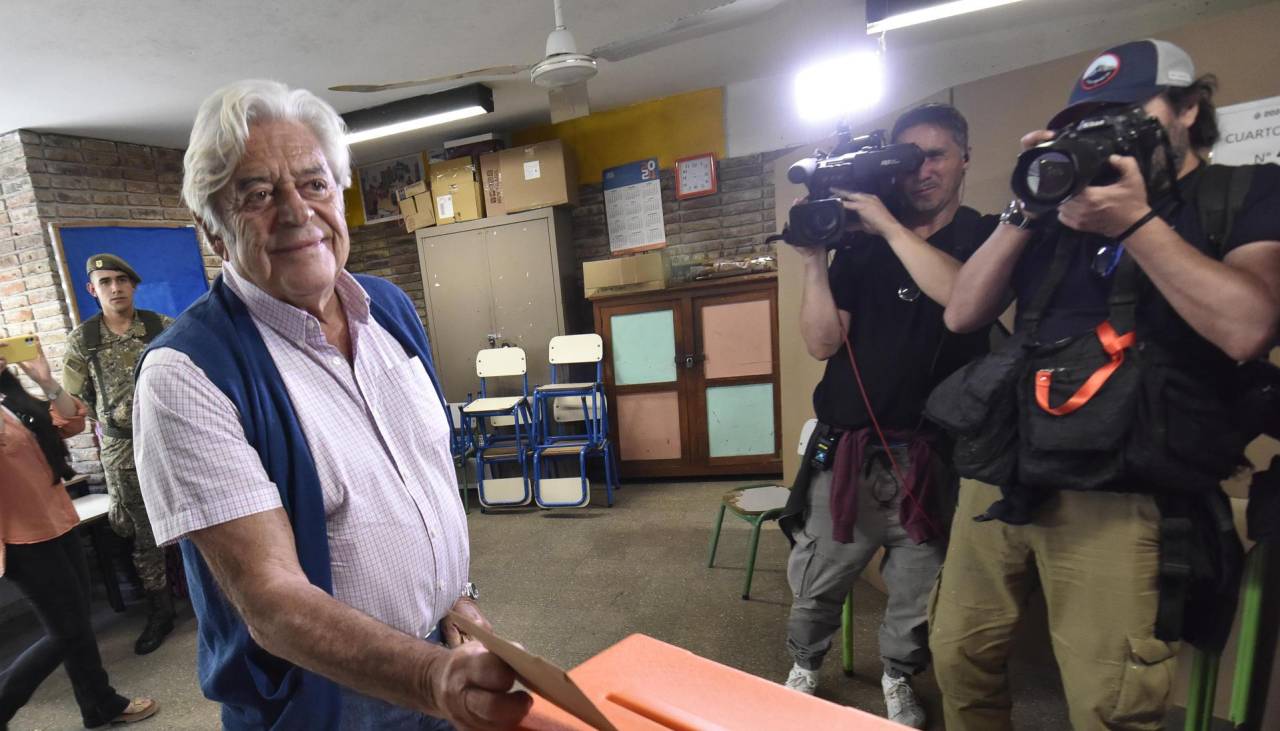 Cierran los centros de votación en Uruguay y se espera por resultados oficiales