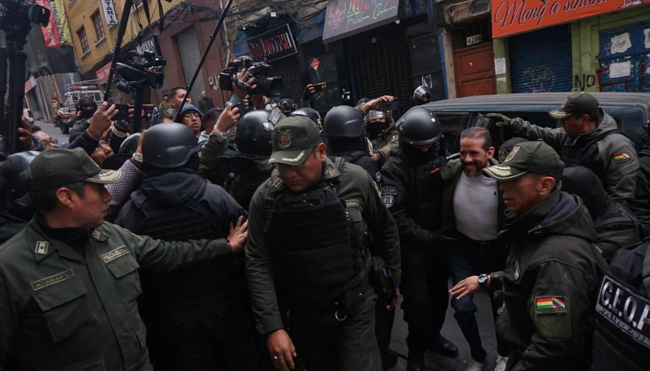 Tensión y gritos se registran en la previa de la reinstalación de la audiencia de revisión de la detención de Camacho y Pumari 
