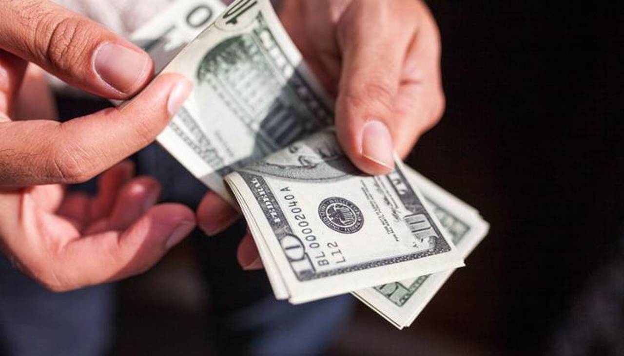 Comerciantes dicen que sube el precio de los celulares por el dólar: “La gente se asusta con los precios y se va”