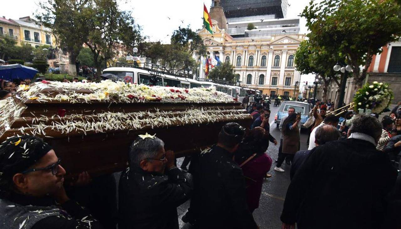 El último adiós al maestro David Santalla, la leyenda del cine y el teatro boliviano