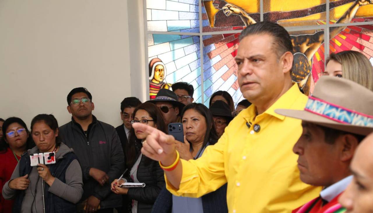 El gobernador de La Paz advierte que el país está “en crisis” y dice que todos deben ser parte de las soluciones