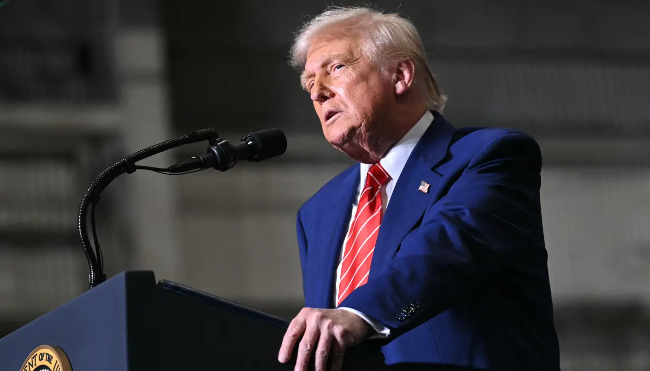 Trump dice que duplicará los aranceles al acero y al aluminio hasta el 50%