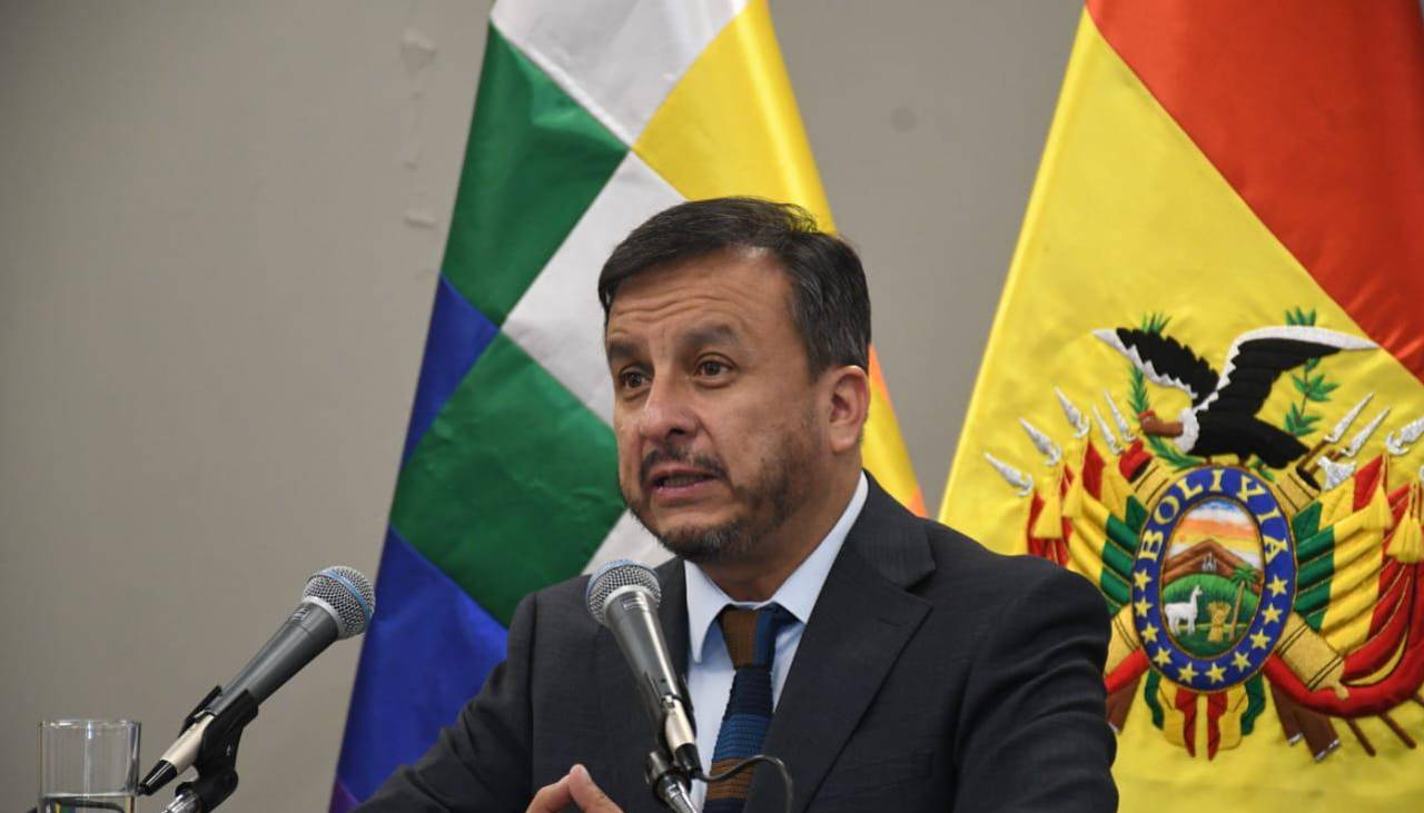 Ministro dice que “se acelerará la compensación” a vehículos afectados por la gasolina desestabilizada