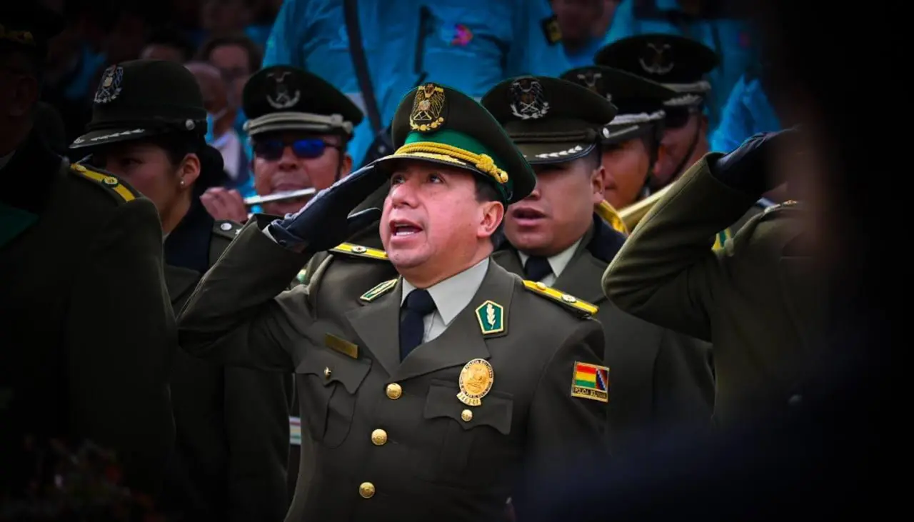 Mediante decreto, Paz destituye al Inspector General de la Policía y designa a un interino