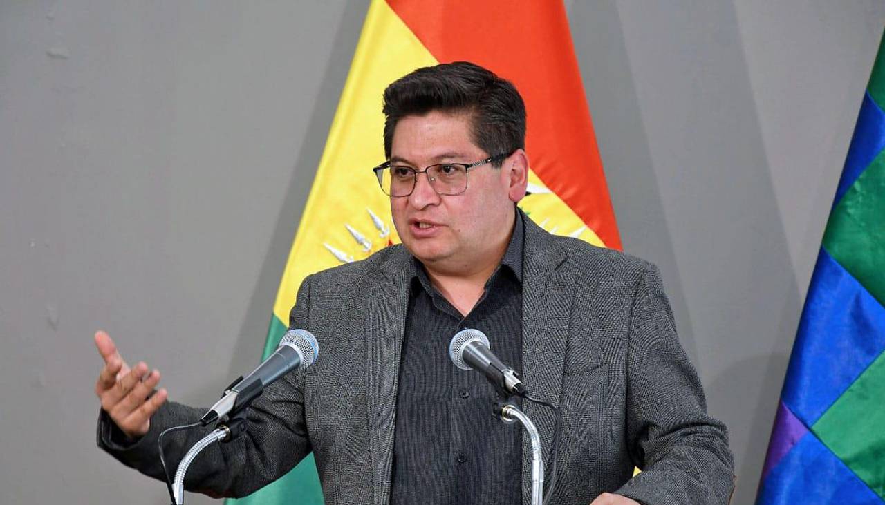 Exministro de Arce declara en la Fiscalía por la investigación por bonos soberanos