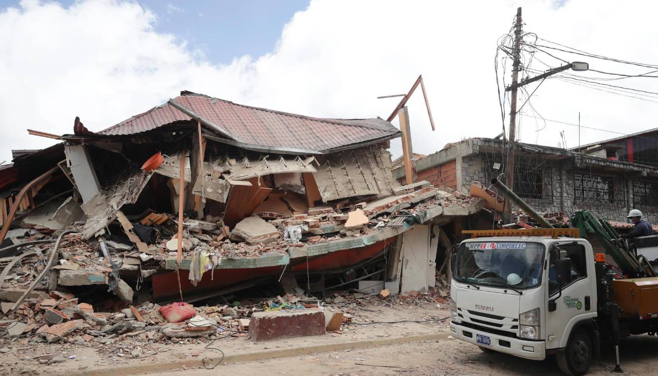 Bolivia anuncia el envío de rescatistas a Venezuela, golpeada por terremotos 