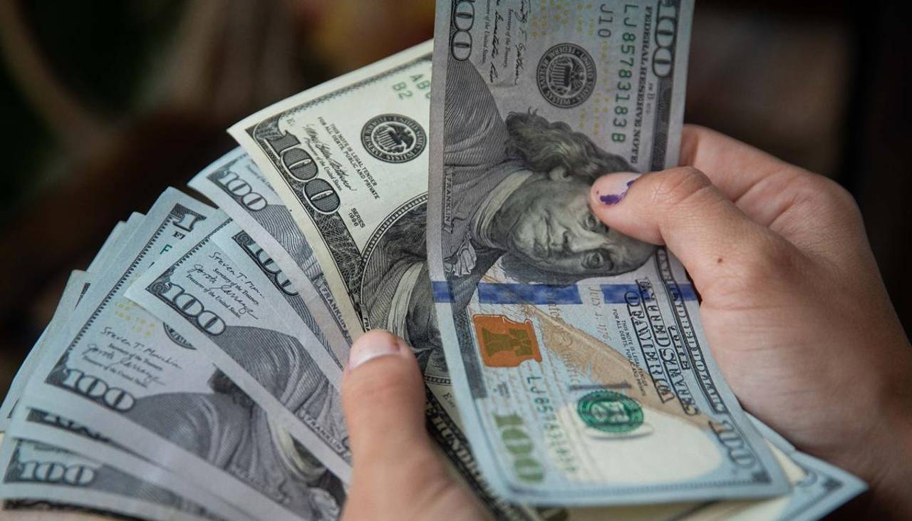 “Hay que hacer un ajuste a la política cambiaria para que no tenga tanta variabilidad”, dice economista sobre el dólar oficial