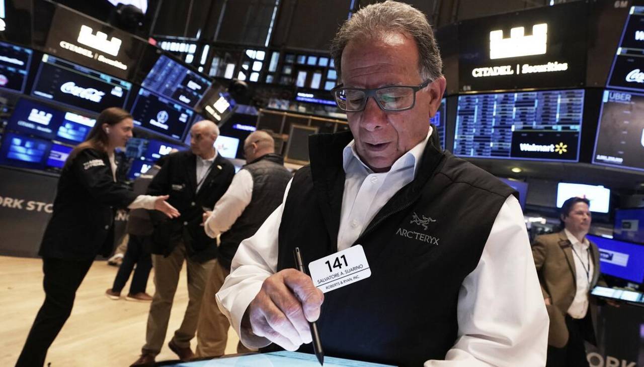 Wall Street abre a la baja por temores en torno a la IA