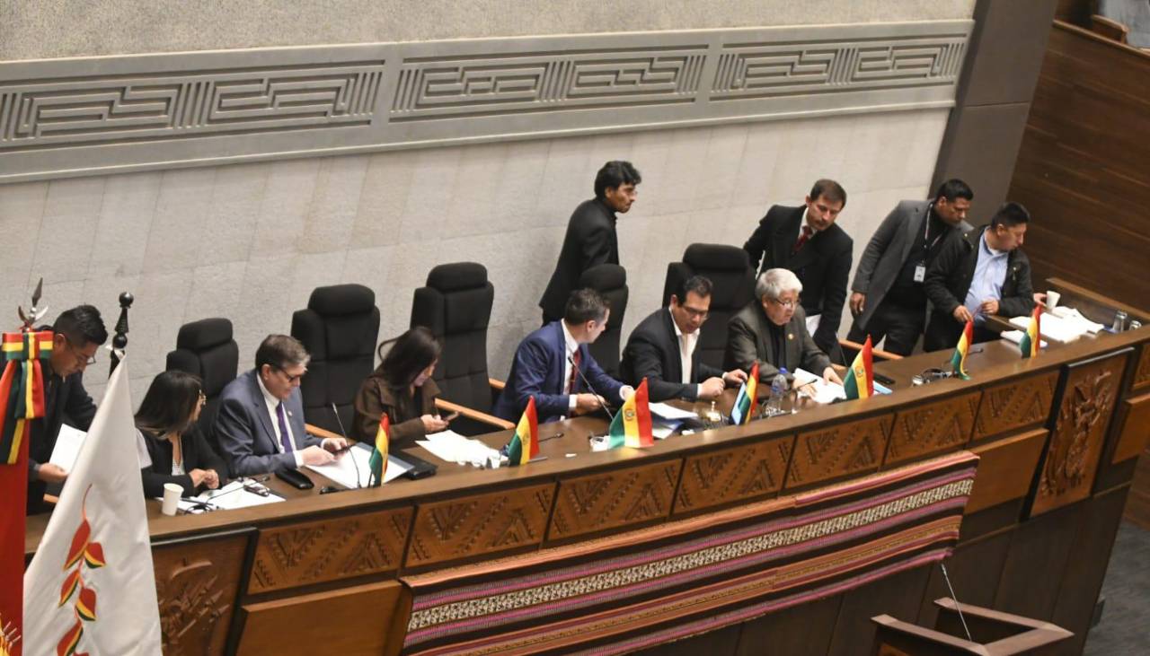 Tras los descargos de Blanco, Legislativo realiza votación luego de un cuarto intermedio