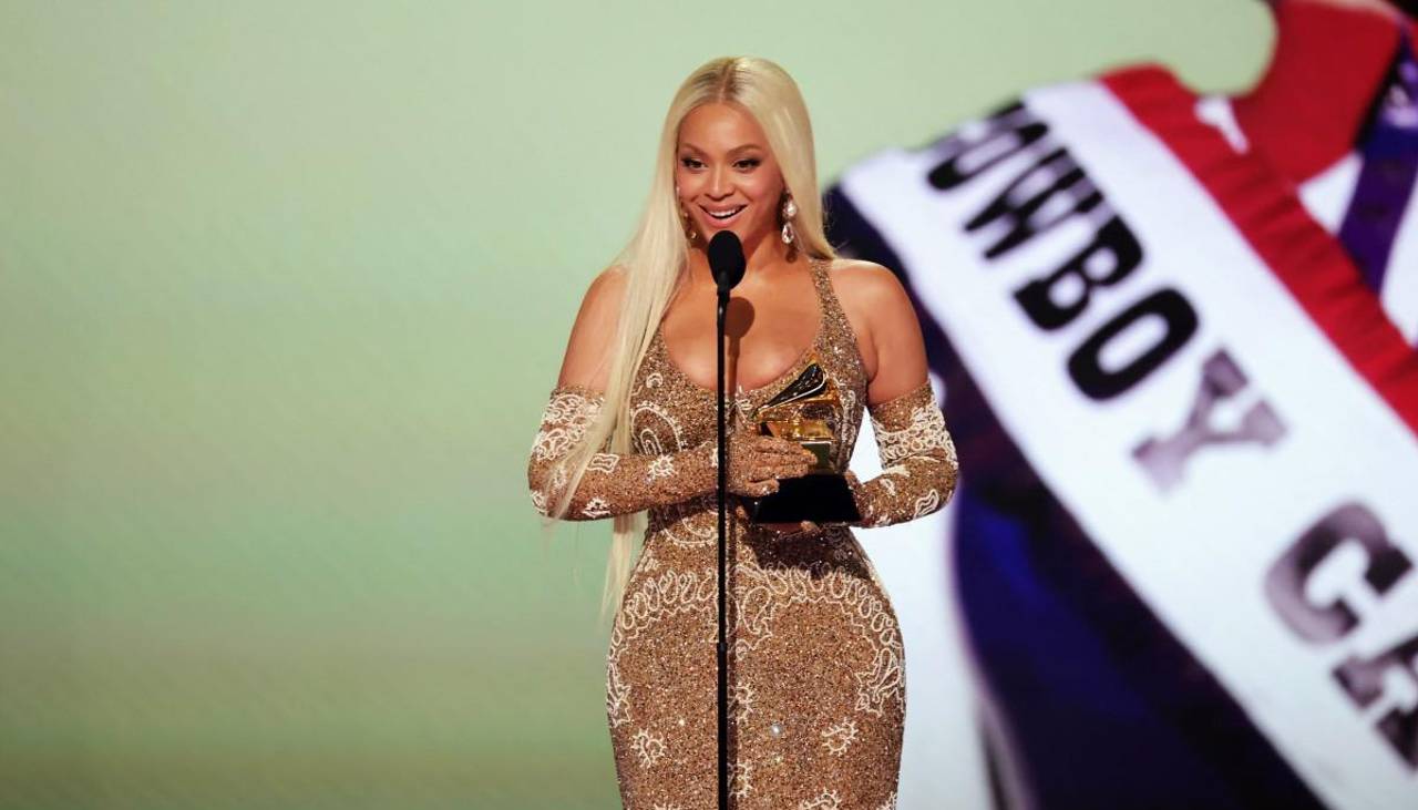 Beyoncé y Kendrick Lamar ganan Grammys en gala que declara su amor a Los Ángeles