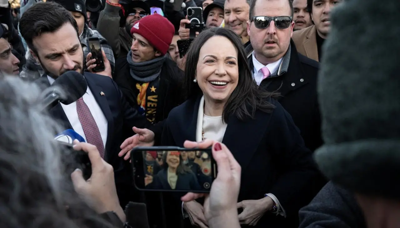 María Corina Machado entrega a Donald Trump la medalla del Nobel de la Paz