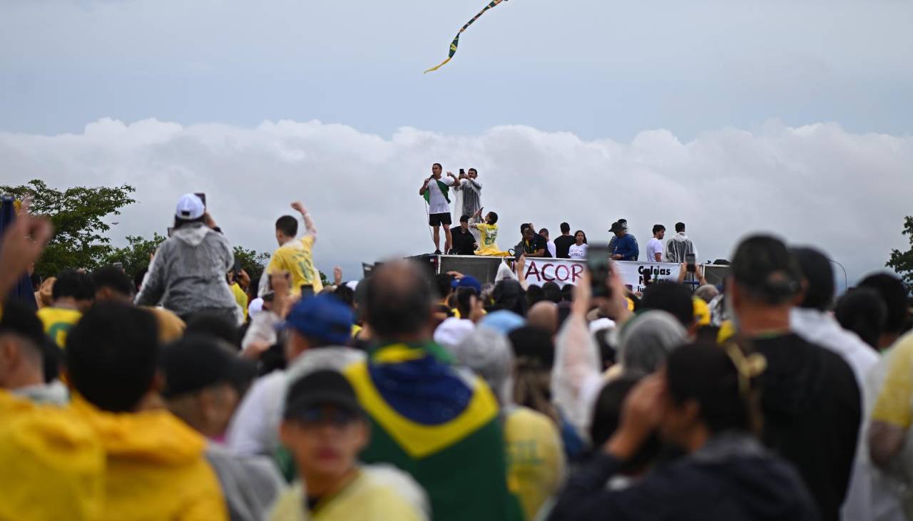 Video: Un rayo cae durante una concentración de apoyo a Bolsonaro y deja heridos en Brasilia