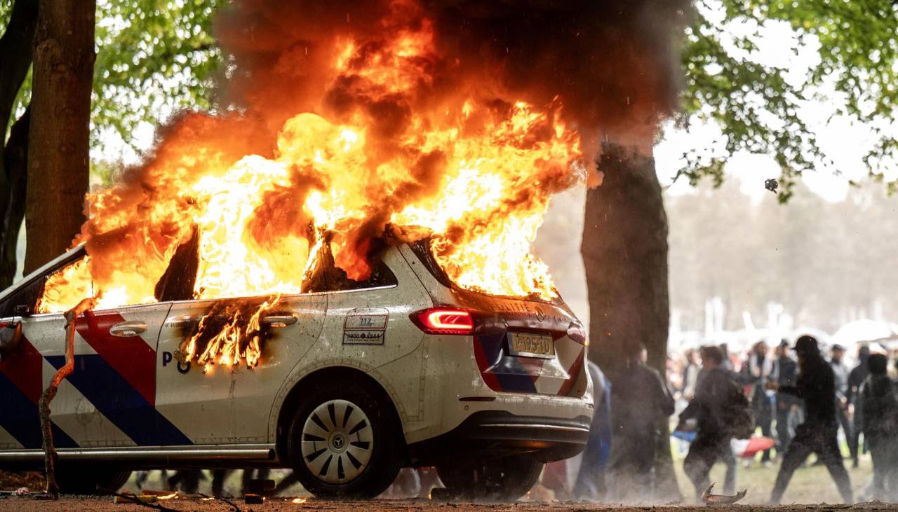 Choques y disturbios violentos durante una protesta antinmigración en Países Bajos