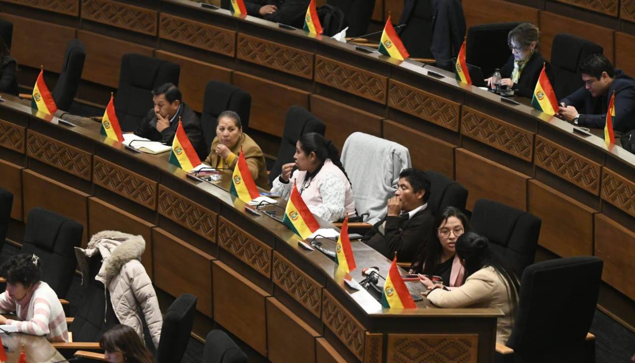 Tras la interpelación a Zamora por BoA, algunos legisladores expresan insatisfacción pese al voto de confianza