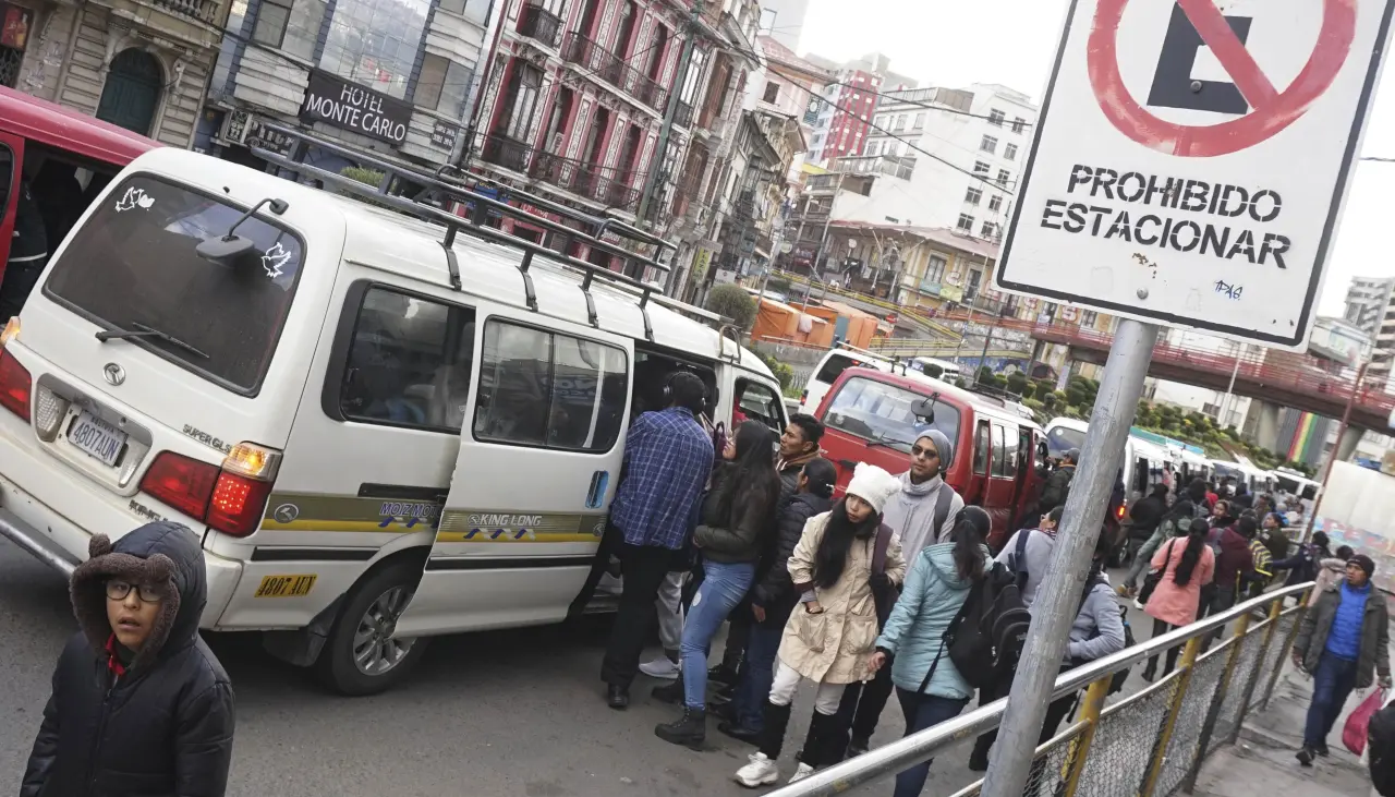 Alcaldía de La Paz anuncia nuevas tarifas para el transporte público y advierte con “duras” sanciones a “choferes radicales”