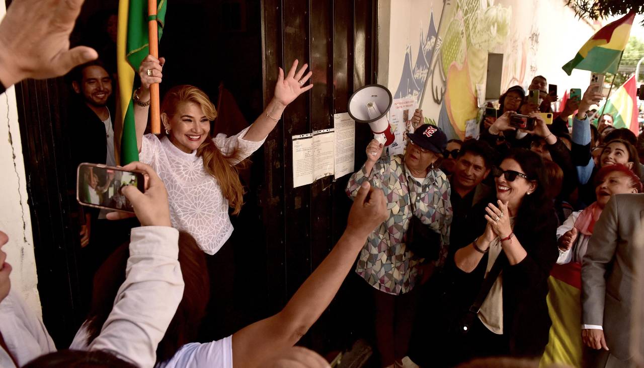 Añez retornará este domingo a Trinidad, tras casi cinco años en la cárcel; pobladores alistan su bienvenida