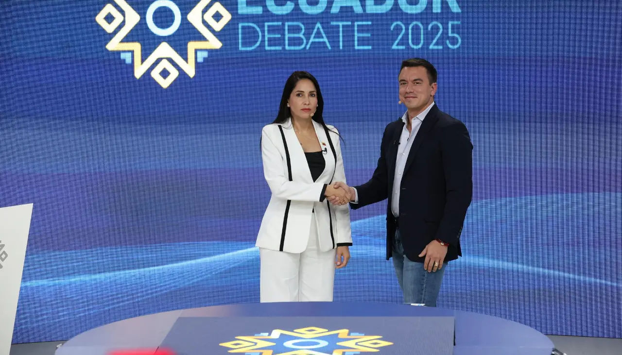 Noboa y González inician debate con acusaciones mutuas de mentir y presentar cifras falsas