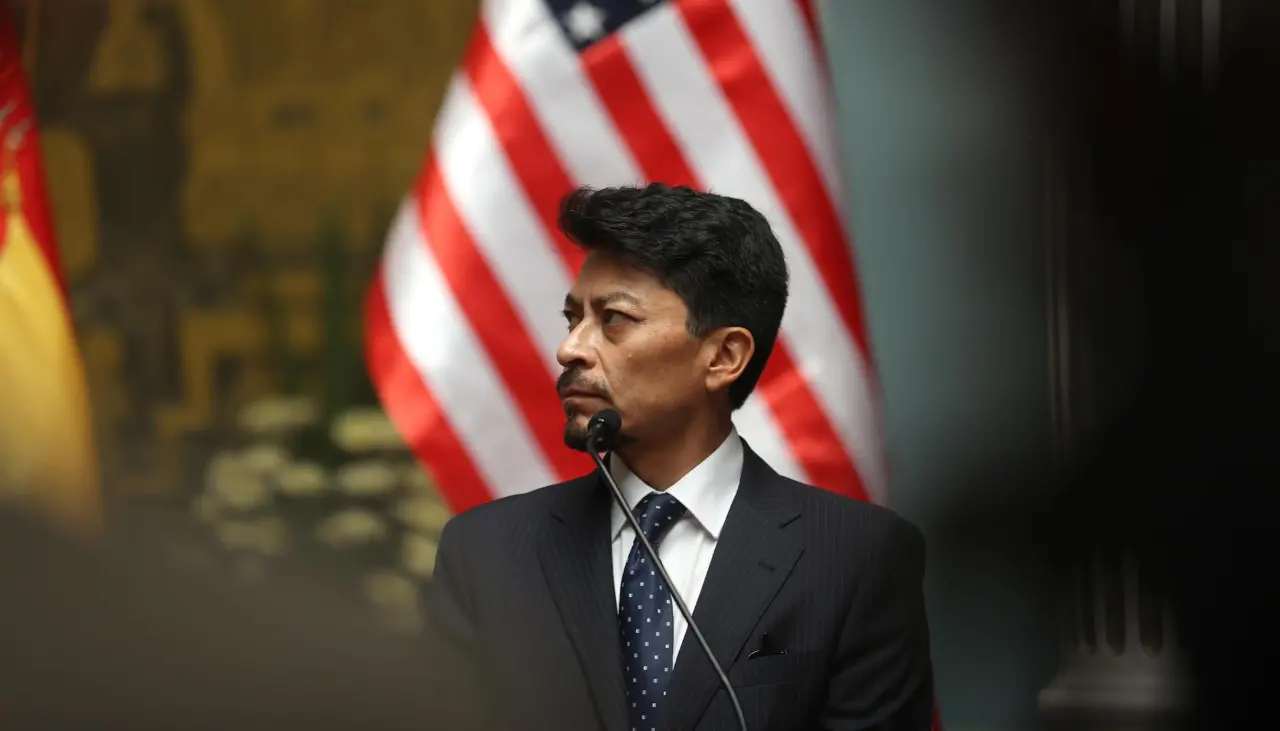 “Este acto es la renovación del pacto entre el Estado y su pueblo”, dice el ministro Aramayo sobre posesión