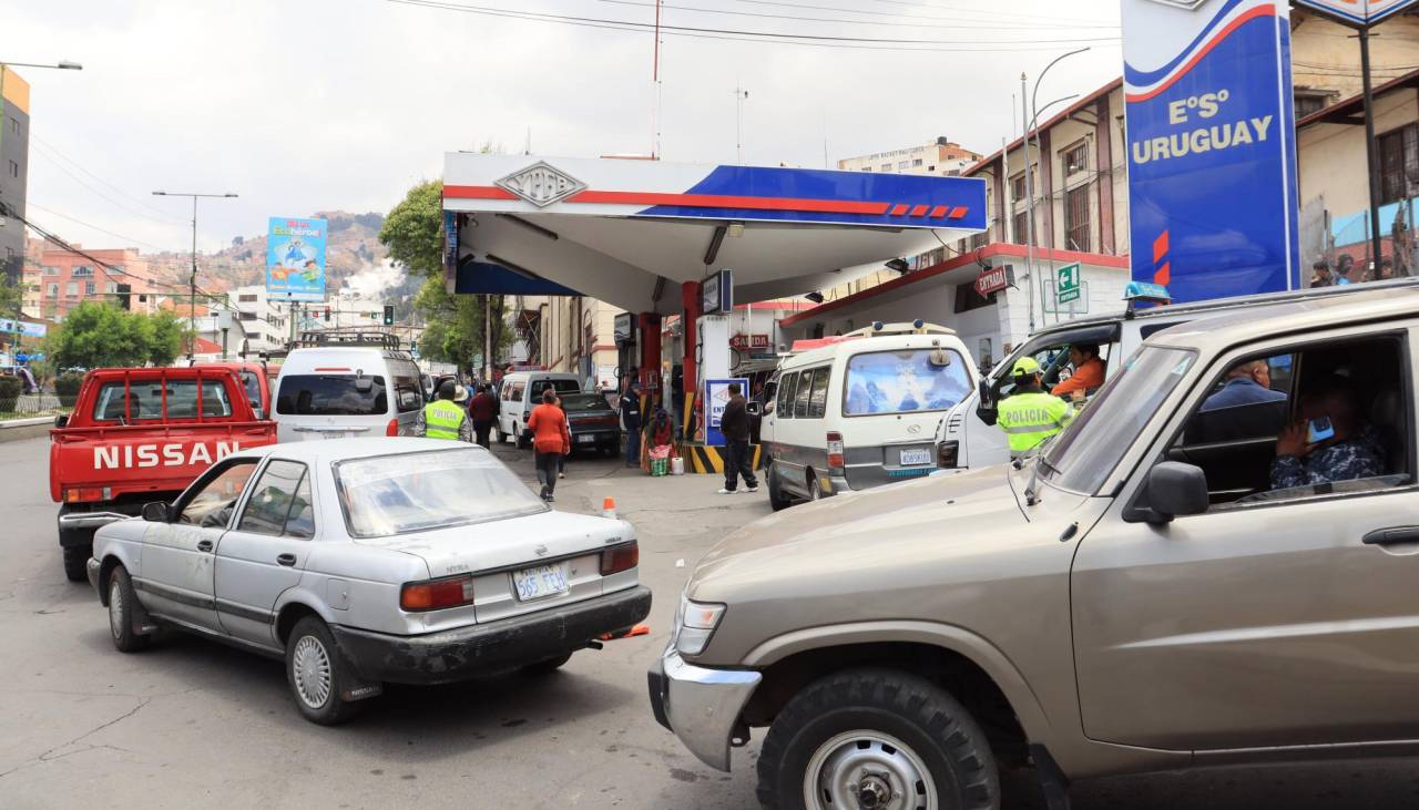 Choferes de La Paz ratifican paro con bloqueo este miércoles; no asistieron a reunión con la ANH sobre combustible