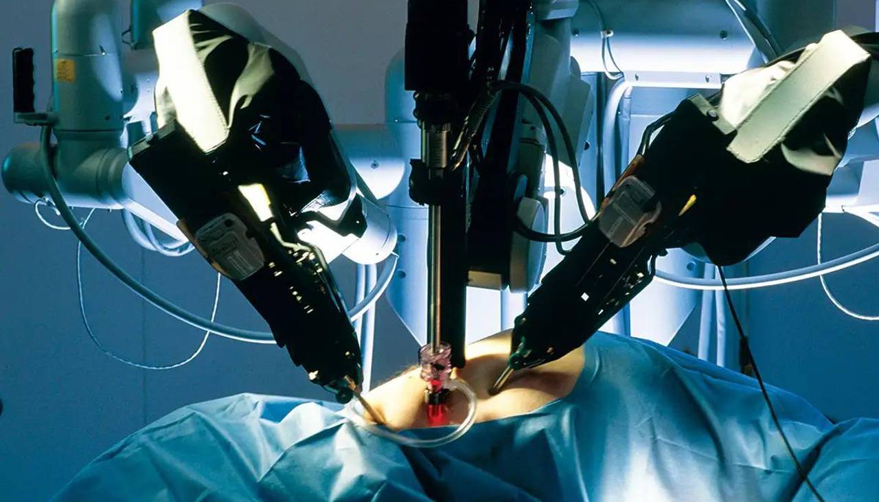 Perú tiene hospitales públicos que brindan el servicio de cirugía robótica