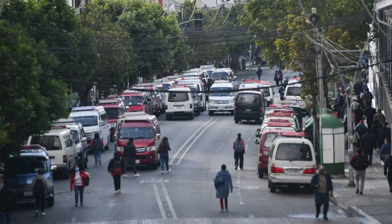 Choferes de La Paz no asistieron al diálogo con el Gobierno y dicen que irán al paro indefinido desde el lunes
