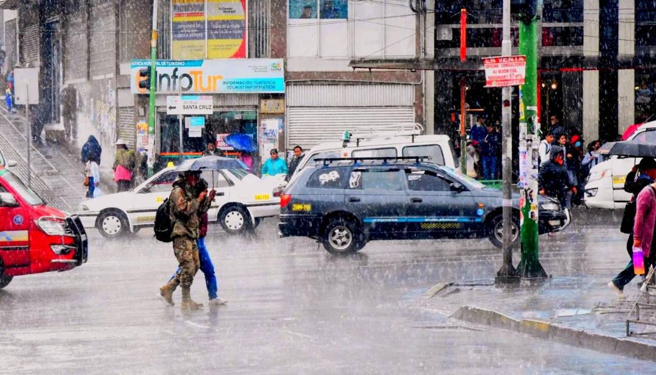 Aliste abrigos y paraguas: Emiten alerta por lluvias y posible riesgo de desborde de ríos en cuatro departamentos