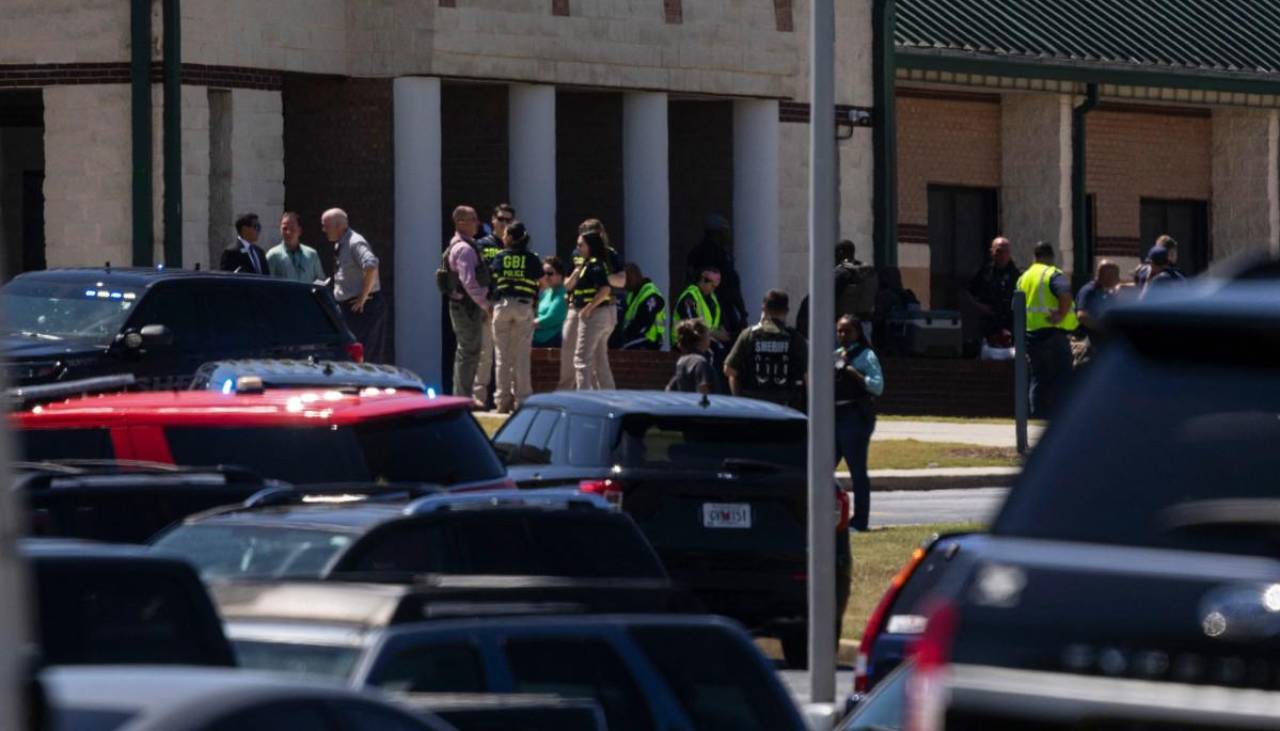 Adolescente acusado de matar dos profesores y dos estudiantes usó un arma que recibió como regalo de Navidad 