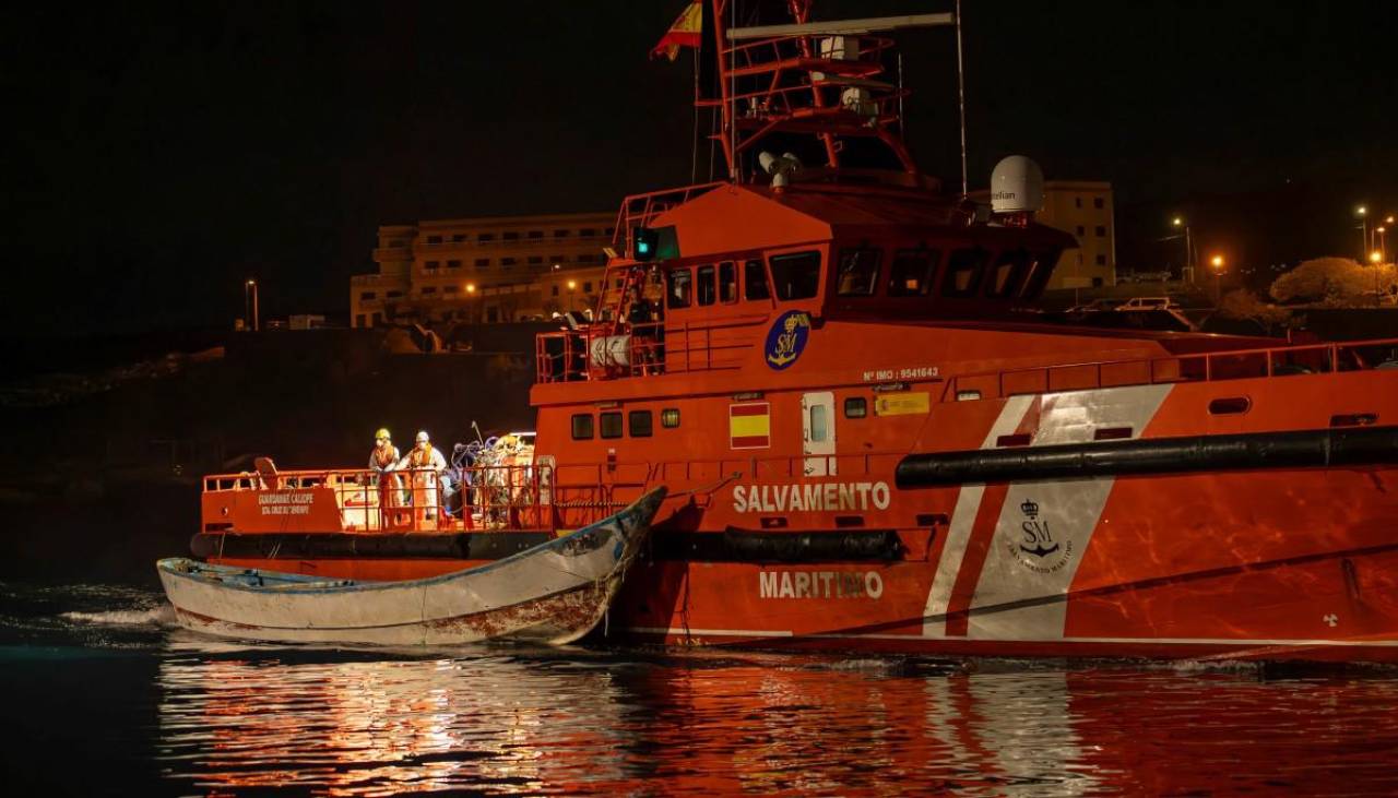 Al menos 9 migrantes muertos y 48 desaparecidos en el naufragio de su barca en las islas Canarias