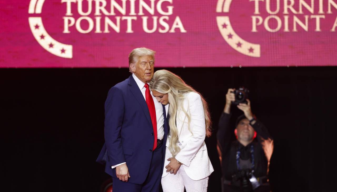 Trump honra a Charlie Kirk calificándolo como uno de “los más grandes patriotas” de EEUU