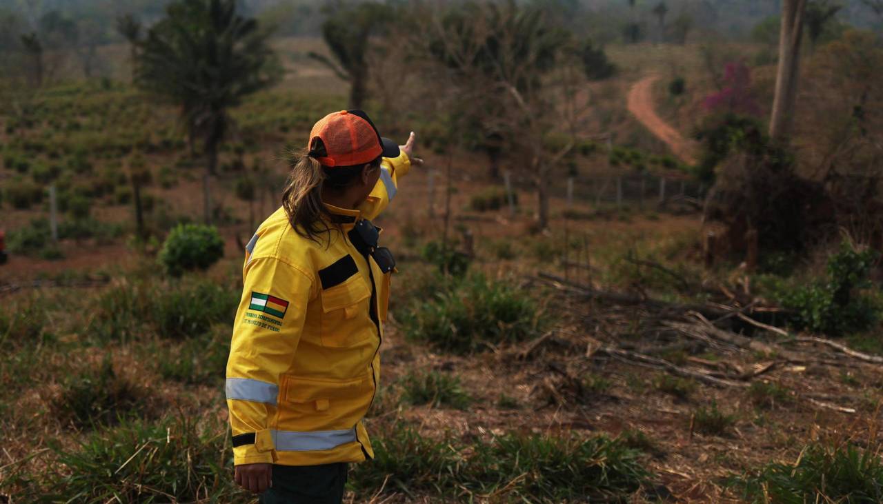 Venezuela y Uruguay envían Bomberos y Perú contenedores aéreos para combatir incendios en Bolivia