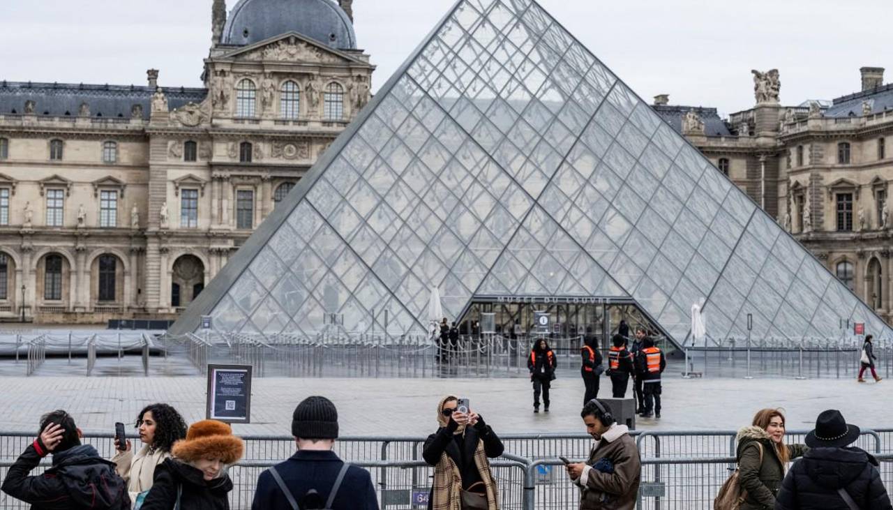 Una redada en el Louvre destapa un fraude de entradas y guías turísticas “a gran escala”