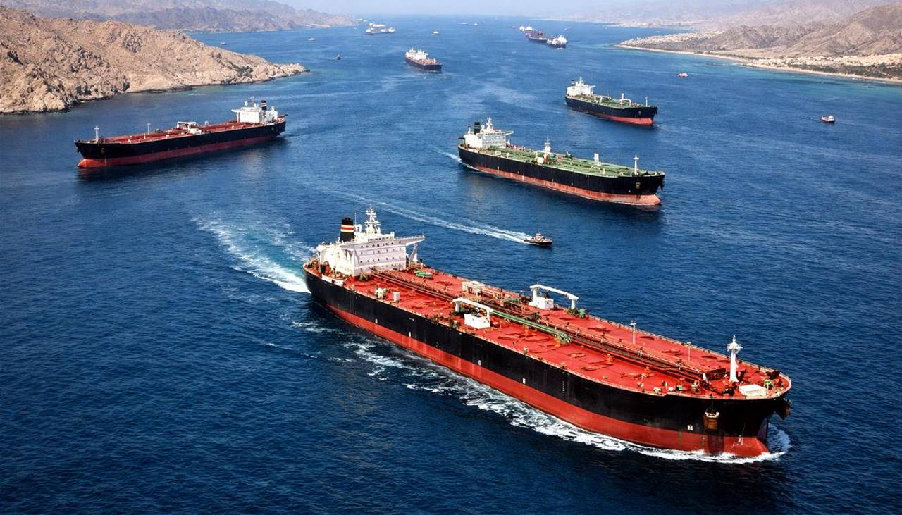 Primeros cruces de buques por el estrecho de Ormuz tras el anuncio de la tregua