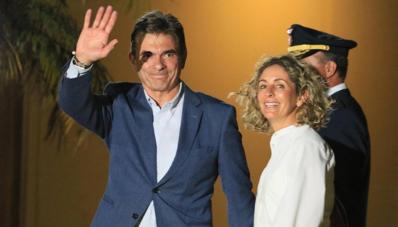 Presidente Paz llega a Perú para participar en la investidura de Keiko Fujimori