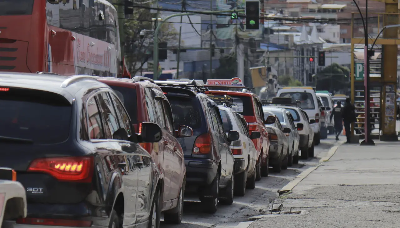 Choferes anuncian que exigirán al nuevo Gobierno regular la distribución de combustible