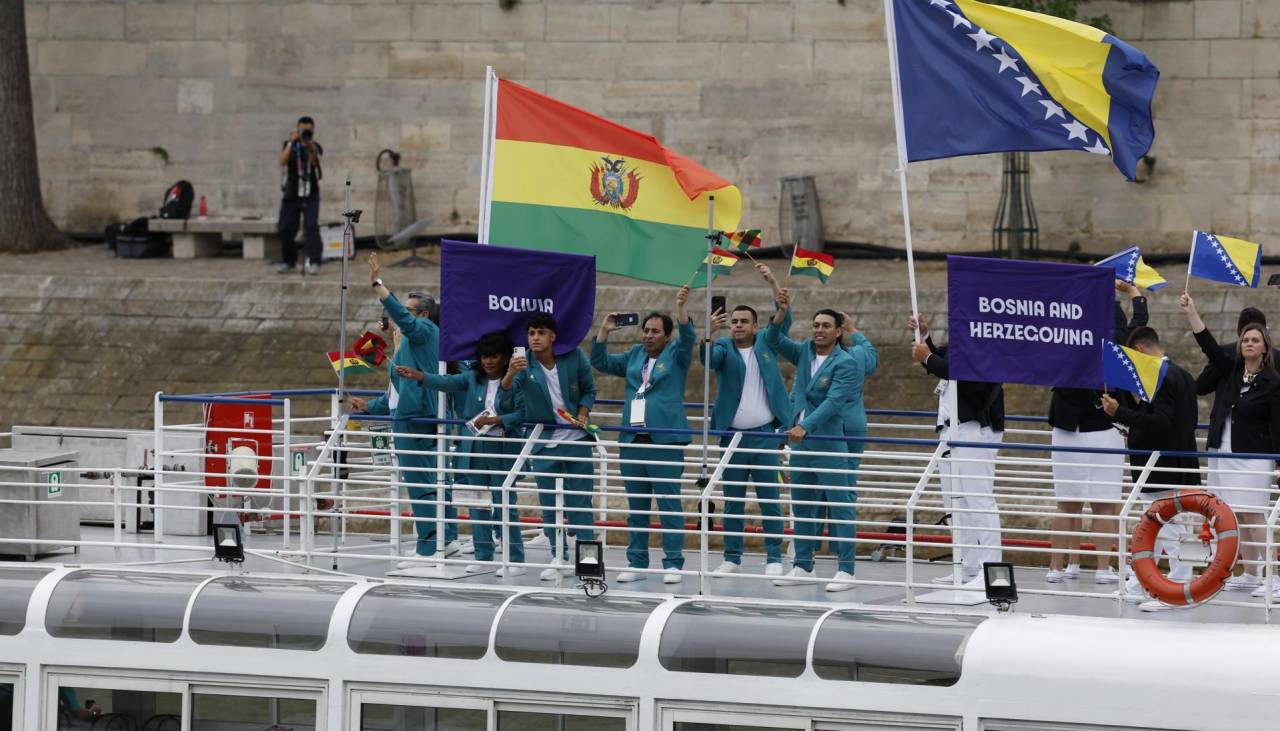 Con mucha ilusión, la tricolor boliviana flamea en los Juegos Olímpicos de París 2024